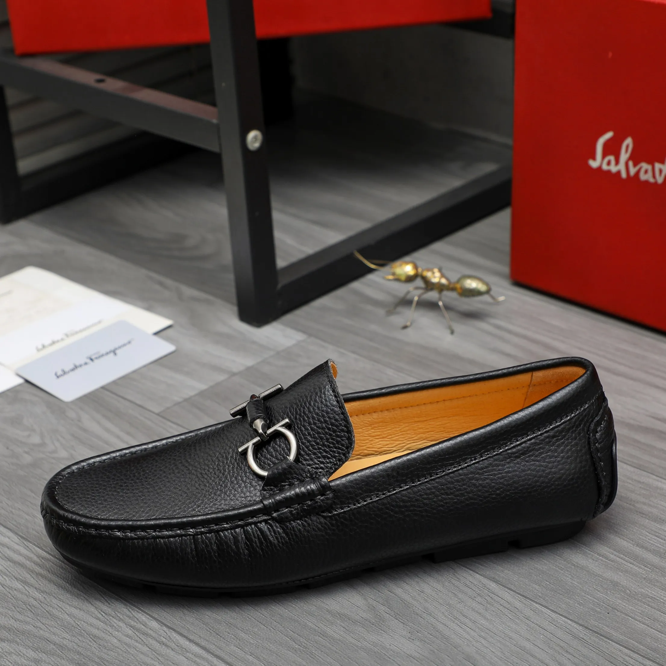 Men's shoes 💰p380 Product trademark: Ferragamo " Ferragamo ] Casual slip-on men's shoes Regular size: 38-45 Product material: Selected pebbled cowhide upper, pigskin lining, rubber outsole